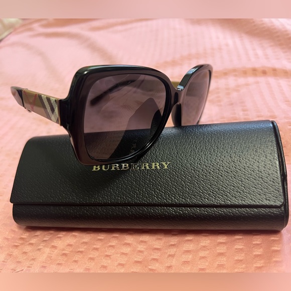 Burberry Sunglasses - Picture 6 of 13